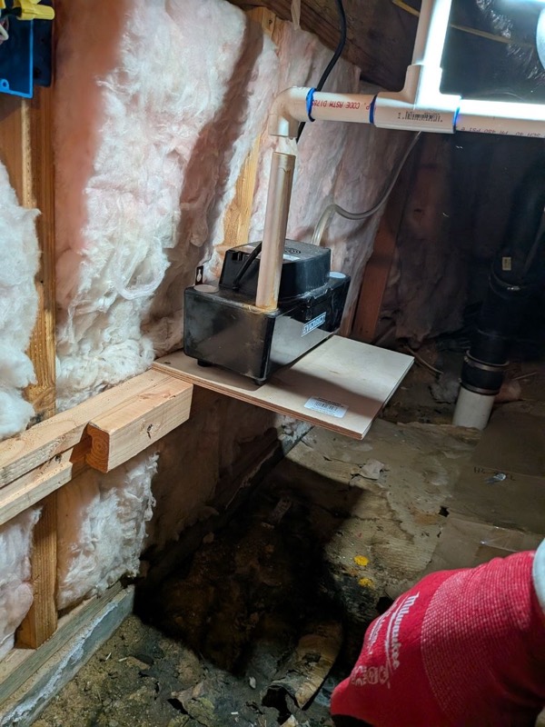 Condensate pump for a wine cellar cooling system under a house